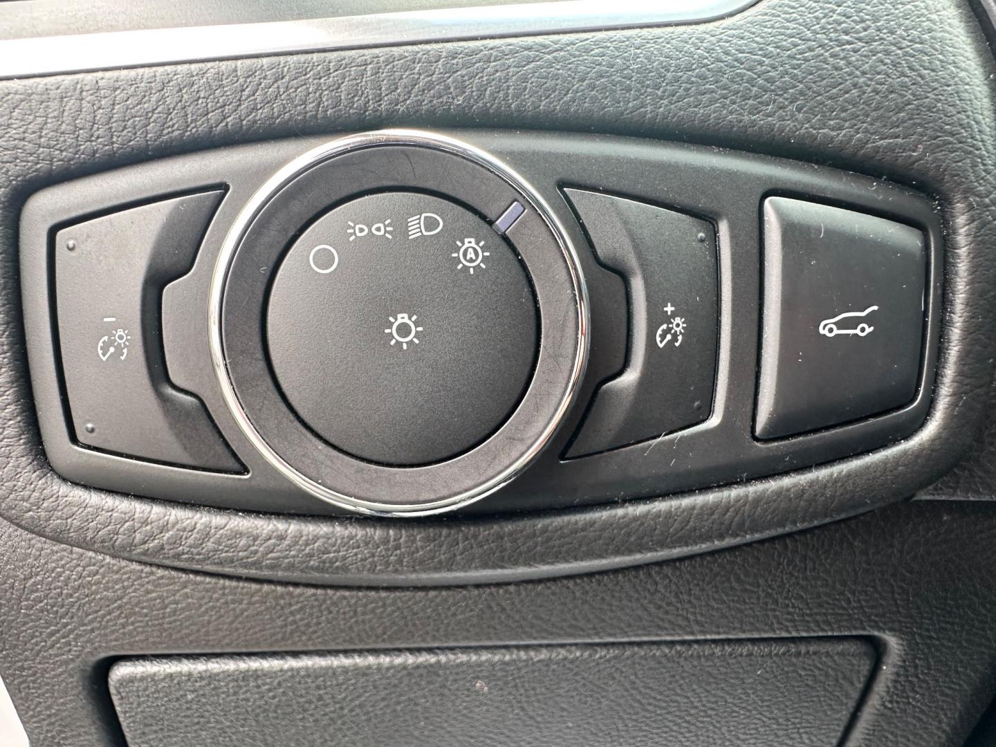 2017 Silver /Black Ford Edge Titanium (2FMPK4K92HB) with an 2.0L I4 DOHC 16V Turbo engine, 6-Speed Automatic transmission, located at 547 E. Main St., Orwell, OH, 44076, (440) 437-5893, 41.535435, -80.847855 - This 2017 Ford Edge Titanium AWD is a well-equipped midsize SUV. It comes with a powerful yet efficient 2.0L EcoBoost engine paired with a smooth 6-speed automatic transmission. Notable features include LED daytime running lights, dusk-sensing headlights, leather interior, auto-dimming rearview mirr - Photo#19